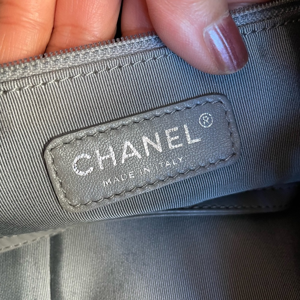 💯% Authentic Chanel hobo crossbody bag - Picture 9 of 17